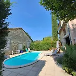 Дом отдыха Le De Valiere Piscine,spa Et Climatisation