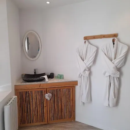 Holiday home Le De Valiere Piscine,spa Et Climatisation Sainte-Valiere