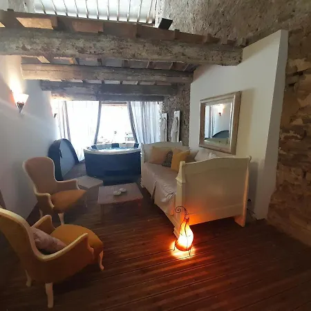 Le De Valiere Piscine,spa Et Climatisation