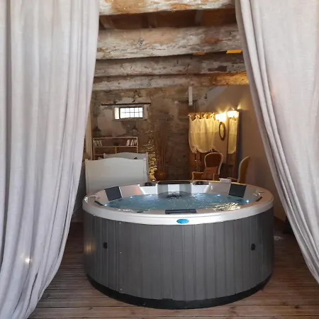 Le De Valiere Piscine,spa Et Climatisation *