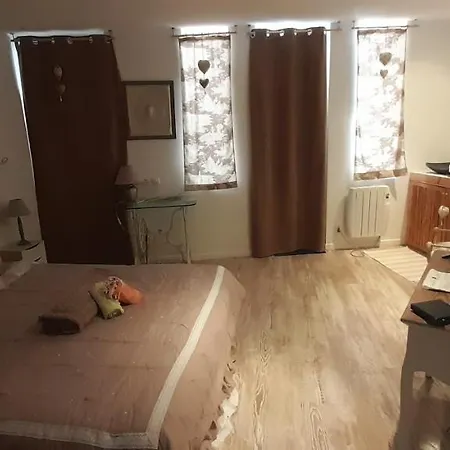 Le De Valiere Piscine,spa Et Climatisation