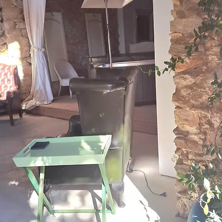 Le De Valiere Piscine,spa Et Climatisation
