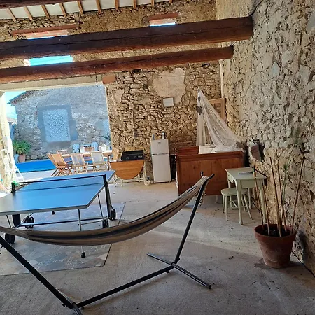 Le De Valiere Piscine,spa Et Climatisation