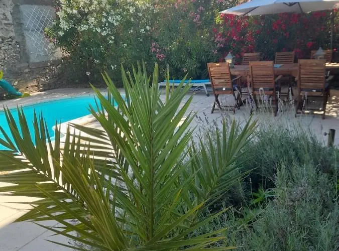 Le De Valiere Piscine,spa Et Climatisation 펜션 Sainte-Valière