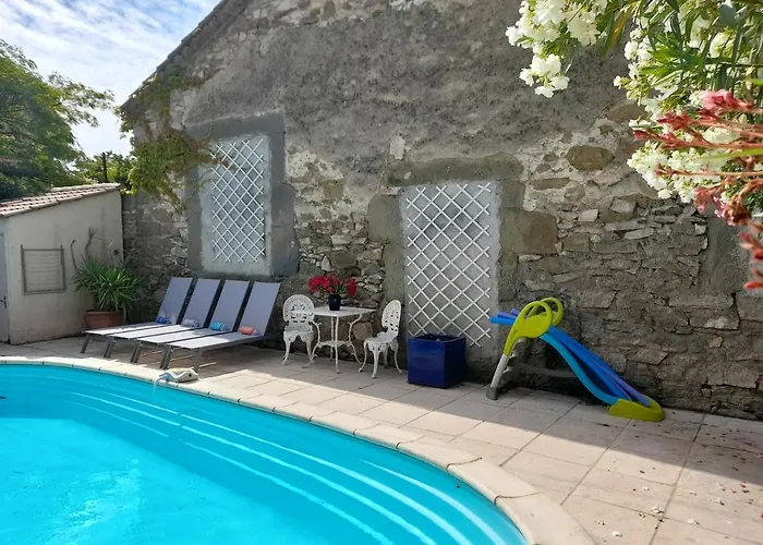펜션 Le De Valiere Piscine,spa Et Climatisation Sainte-Valière