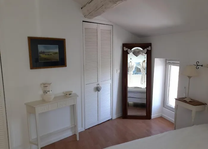 Le De Valiere Piscine,spa Et Climatisation Sainte-Valière