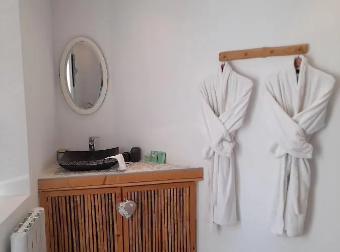 펜션 Le De Valiere Piscine,spa Et Climatisation Sainte-Valière