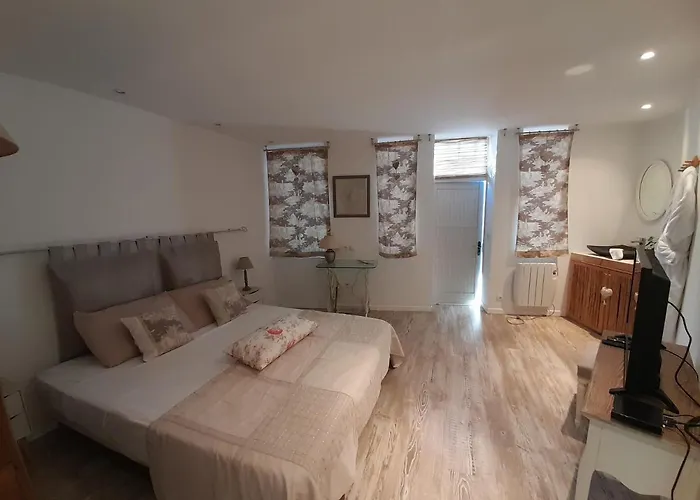 Le De Valiere Piscine,spa Et Climatisation *