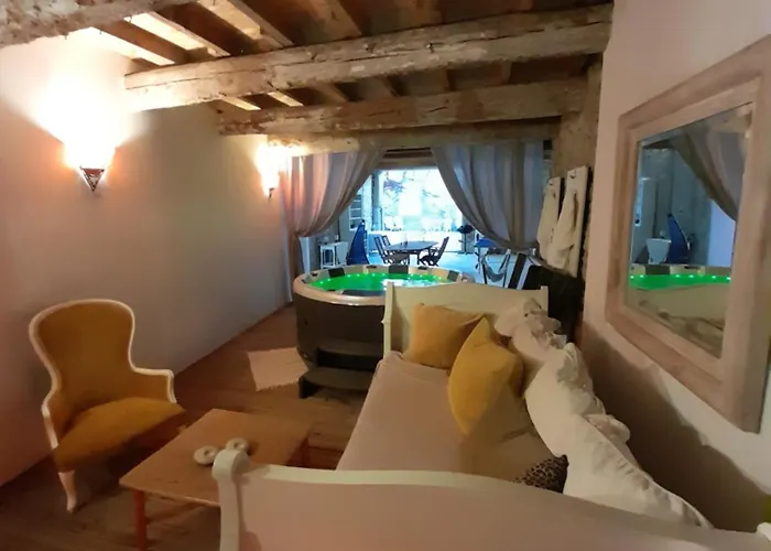 度假居 Le De Valiere Piscine,spa Et Climatisation *