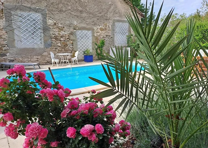 펜션 Le De Valiere Piscine,spa Et Climatisation *